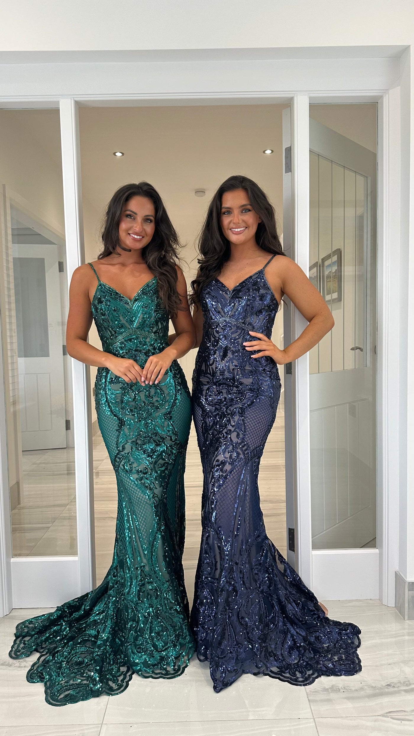 prom dress with trail 2026 Sparkly Prom Dresses with Trail Champagne Spaghetti Straps V-Neck Off-the-Shoulder Long Formal Evening Dresses with Slit