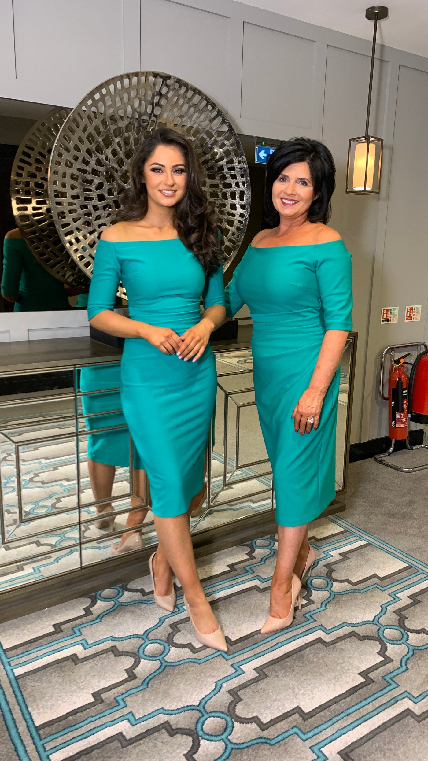 Green 3/4 Sleeve Bow Back Dress